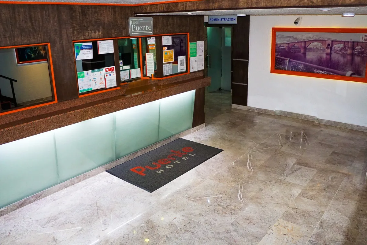 Hotel Puente — 4
