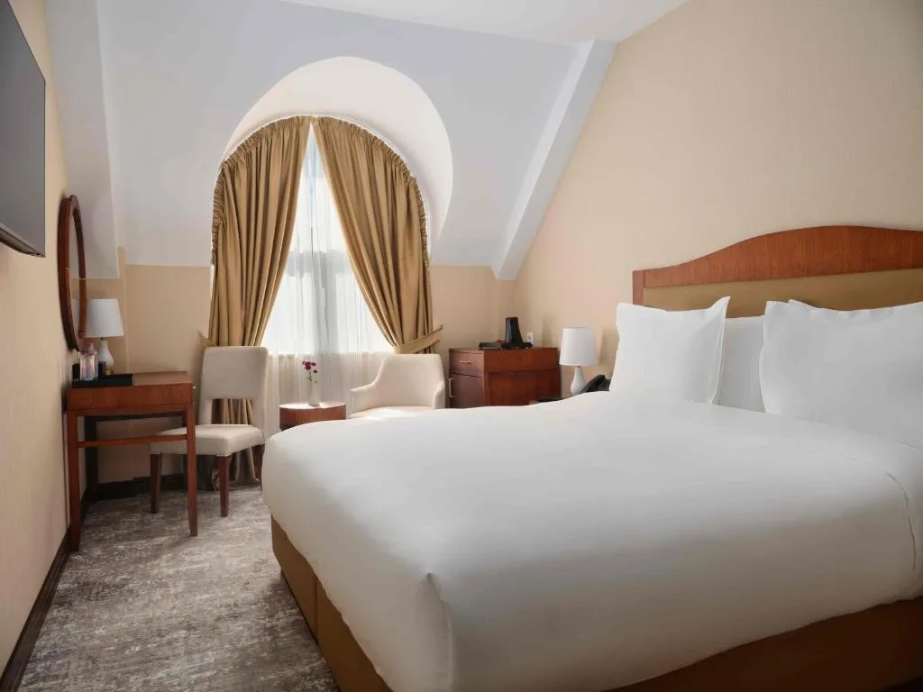 The Central Point Hotel Baku — 2