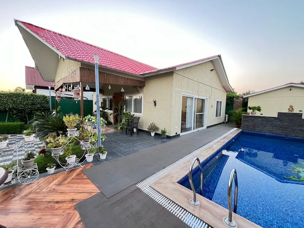 GoBravo 37 - 2Bhk Farm with Pool & Garden Sec150 Noida — 2