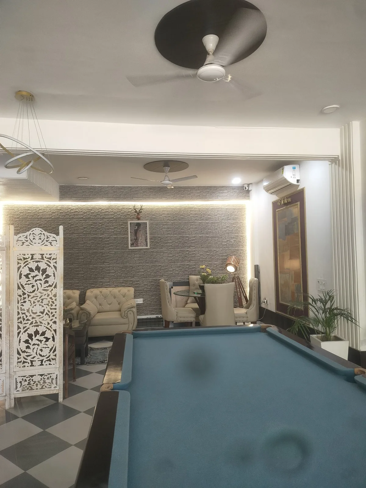 Saffron Inn