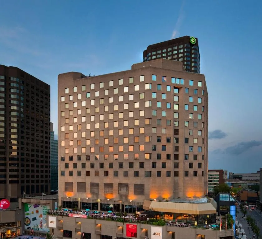 DoubleTree By Hilton Montreal — 5