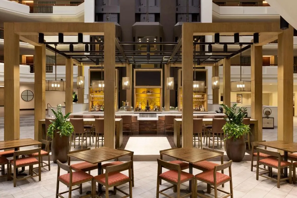 Embassy Suites by Hilton Austin Downtown South Congress — 4
