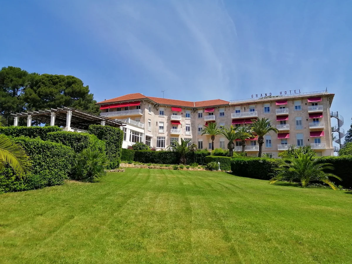 Grand Hotel Des Lecques - Bw Signature Collection — 5