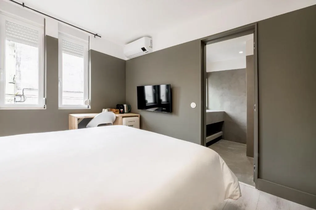 Rainbow Suites — 2