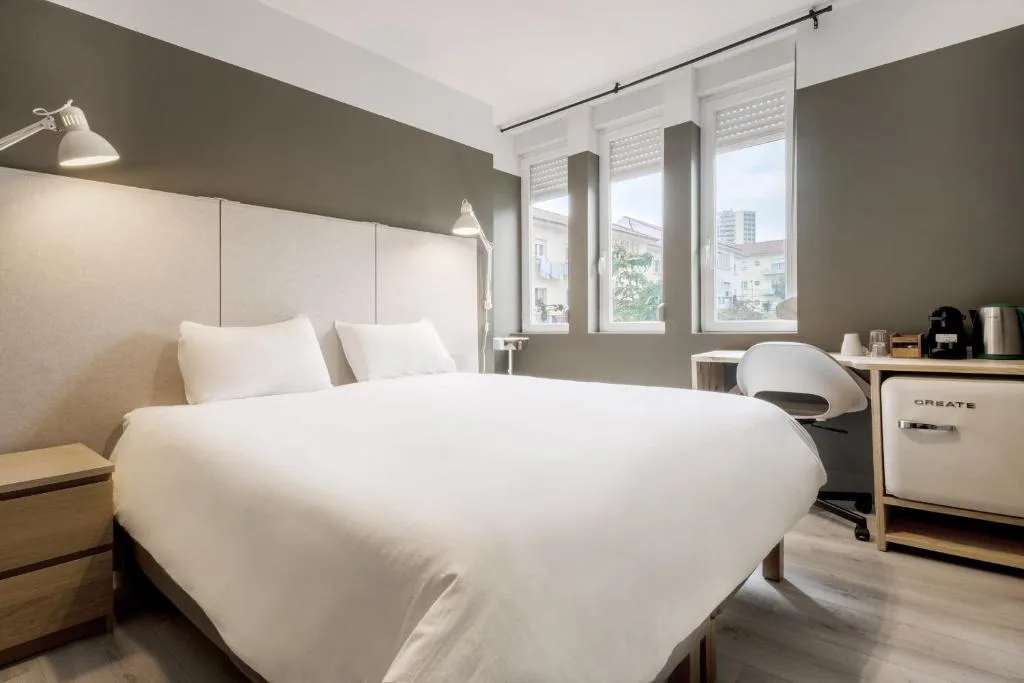 Rainbow Suites — 3