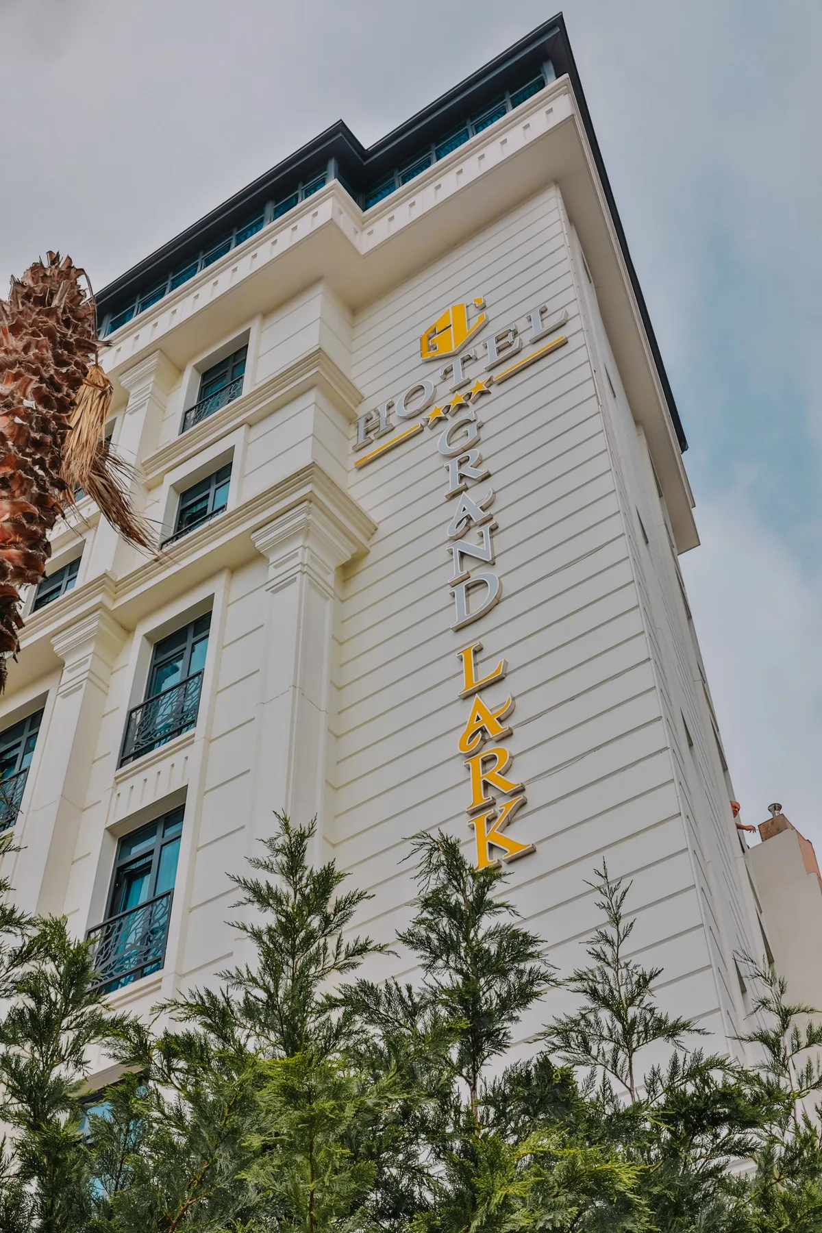 Grand Lark Hotel — 4