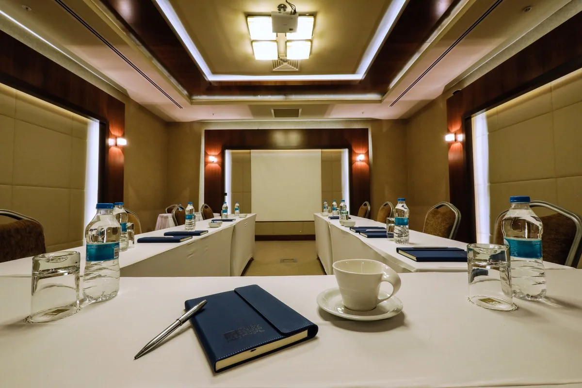 ISG Airport Hotel — 4