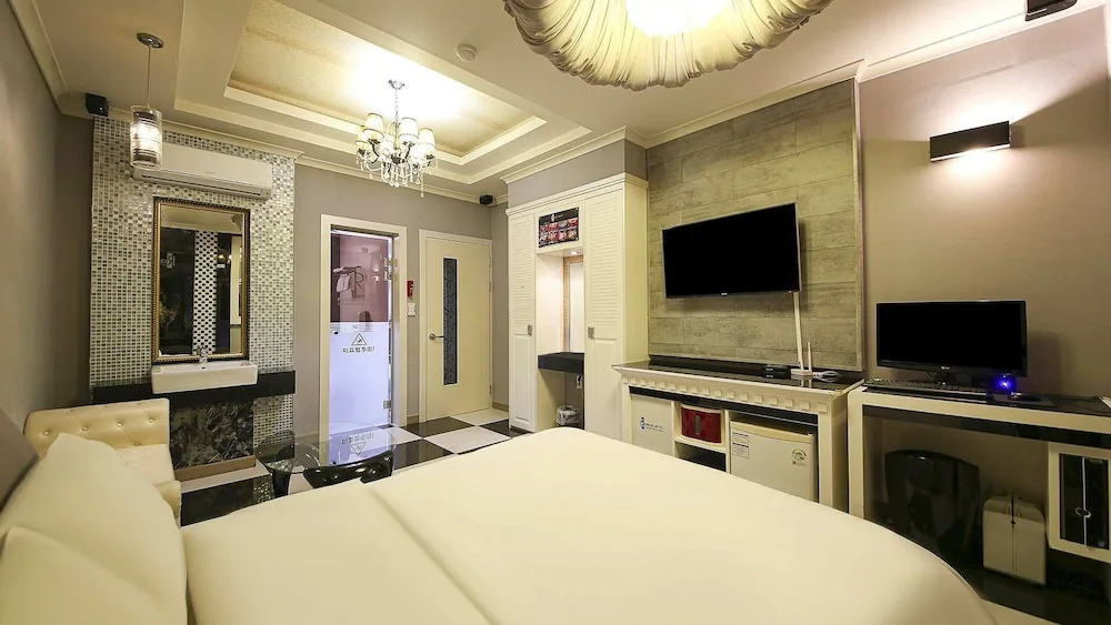 From H Rubens Hotel Mokpo Pyeonghwa Square