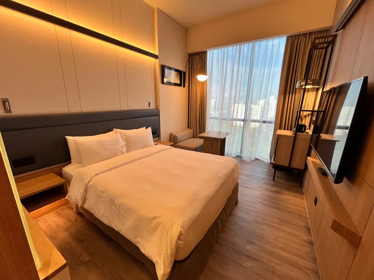 Momentus Hotel Alexandra — 3