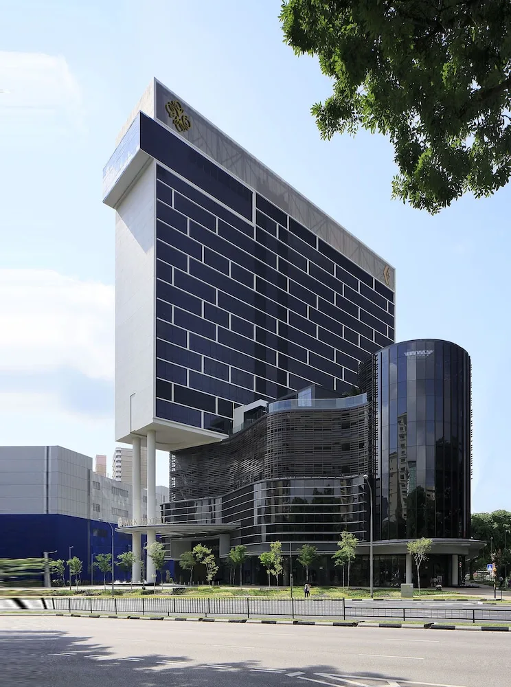 Momentus Hotel Alexandra — 5