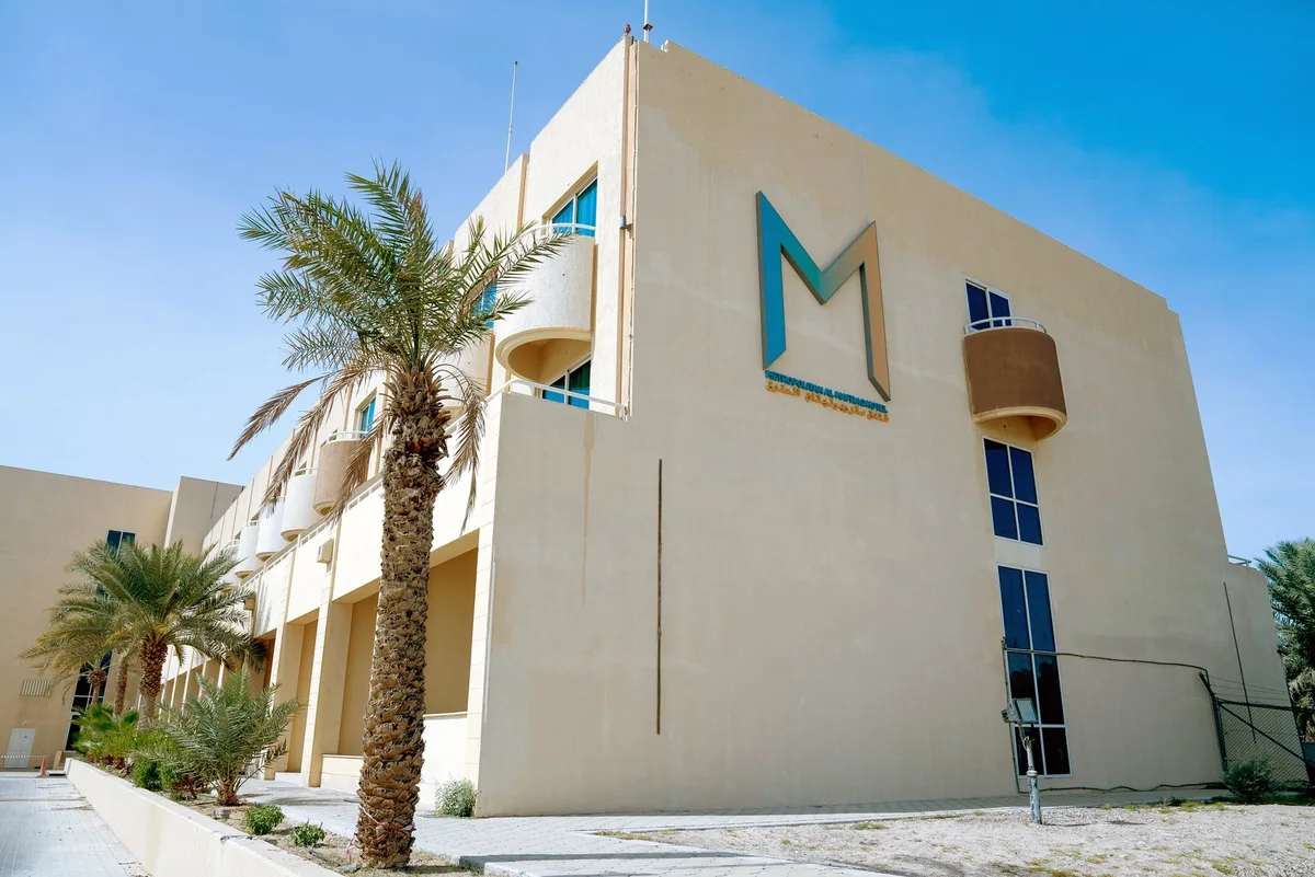 Metropolitan Al Mafraq Hotel — 4