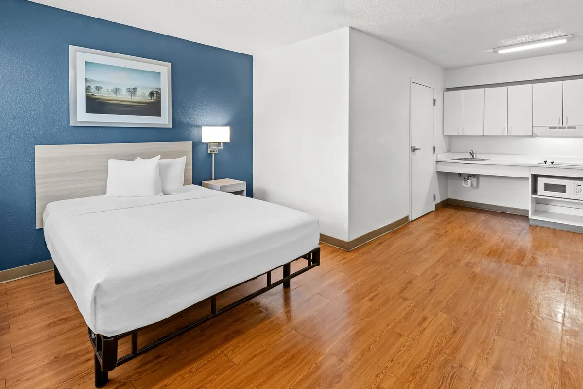 Birch Hill Suites Kansas City - Independence, MO — 3
