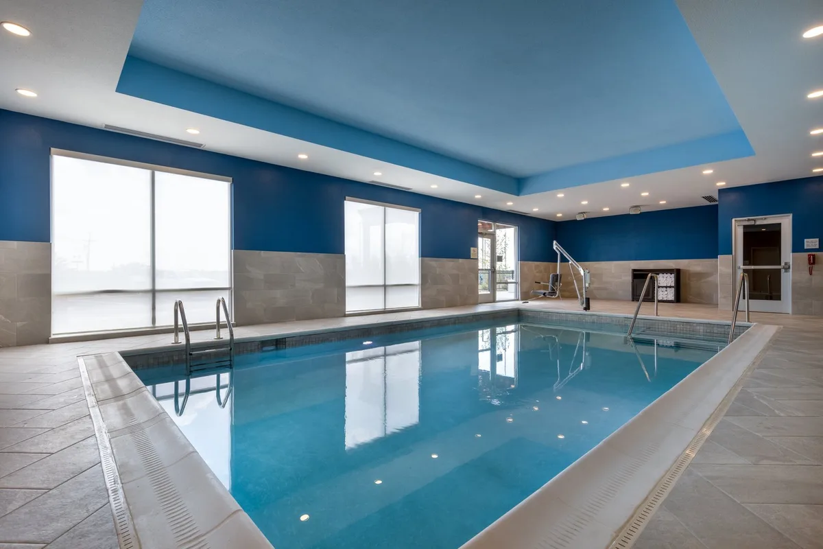 Hampton Inn Kansas City Southeast — 2