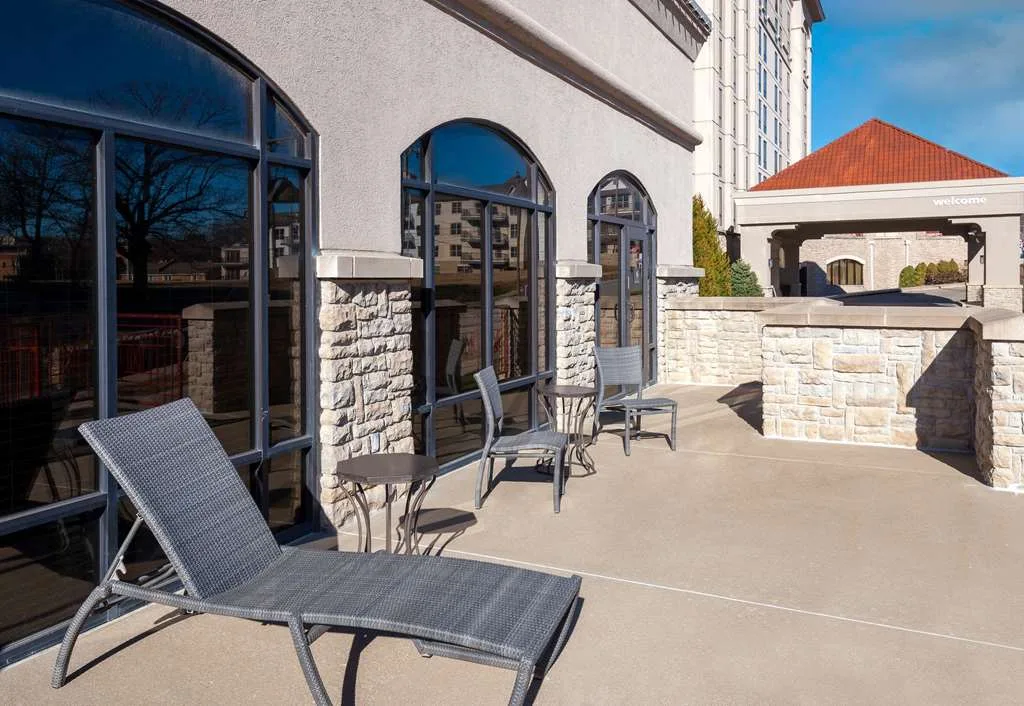 Hampton Inn & Suites Kansas City-Country Club Plaza — 2