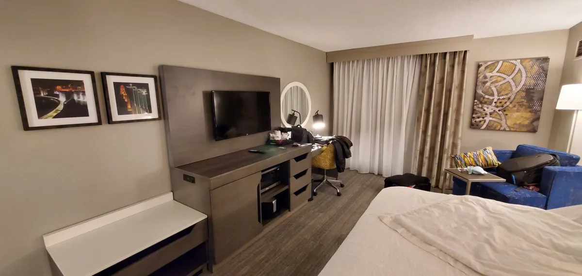 Hampton Inn & Suites Kansas City-Country Club Plaza — 3
