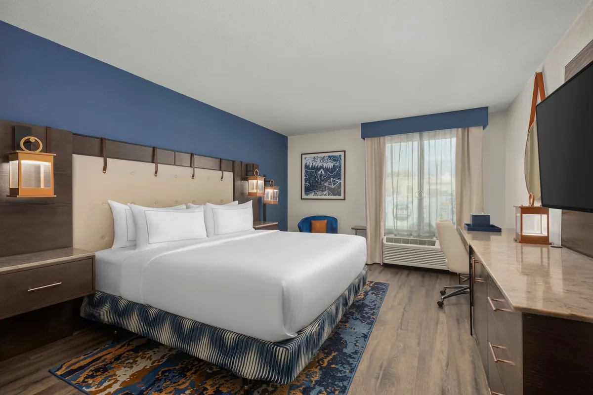 Hotel Westport Kansas City, Tapestry Collection by Hilton