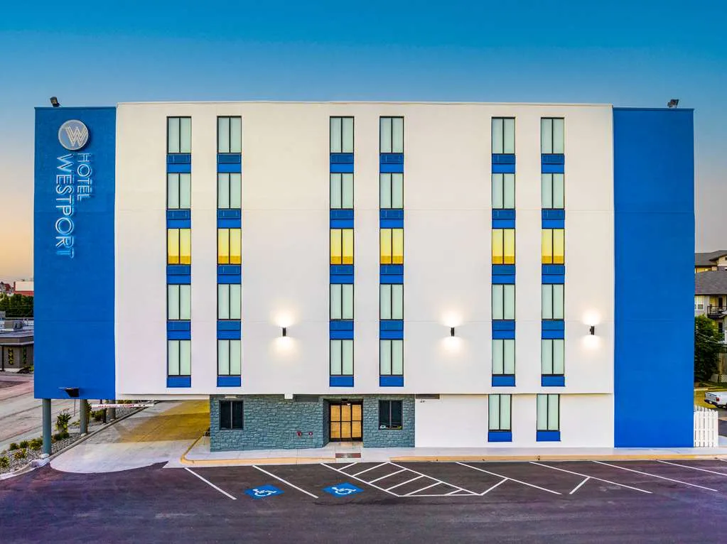 Hotel Westport Kansas City, Tapestry Collection by Hilton — 2