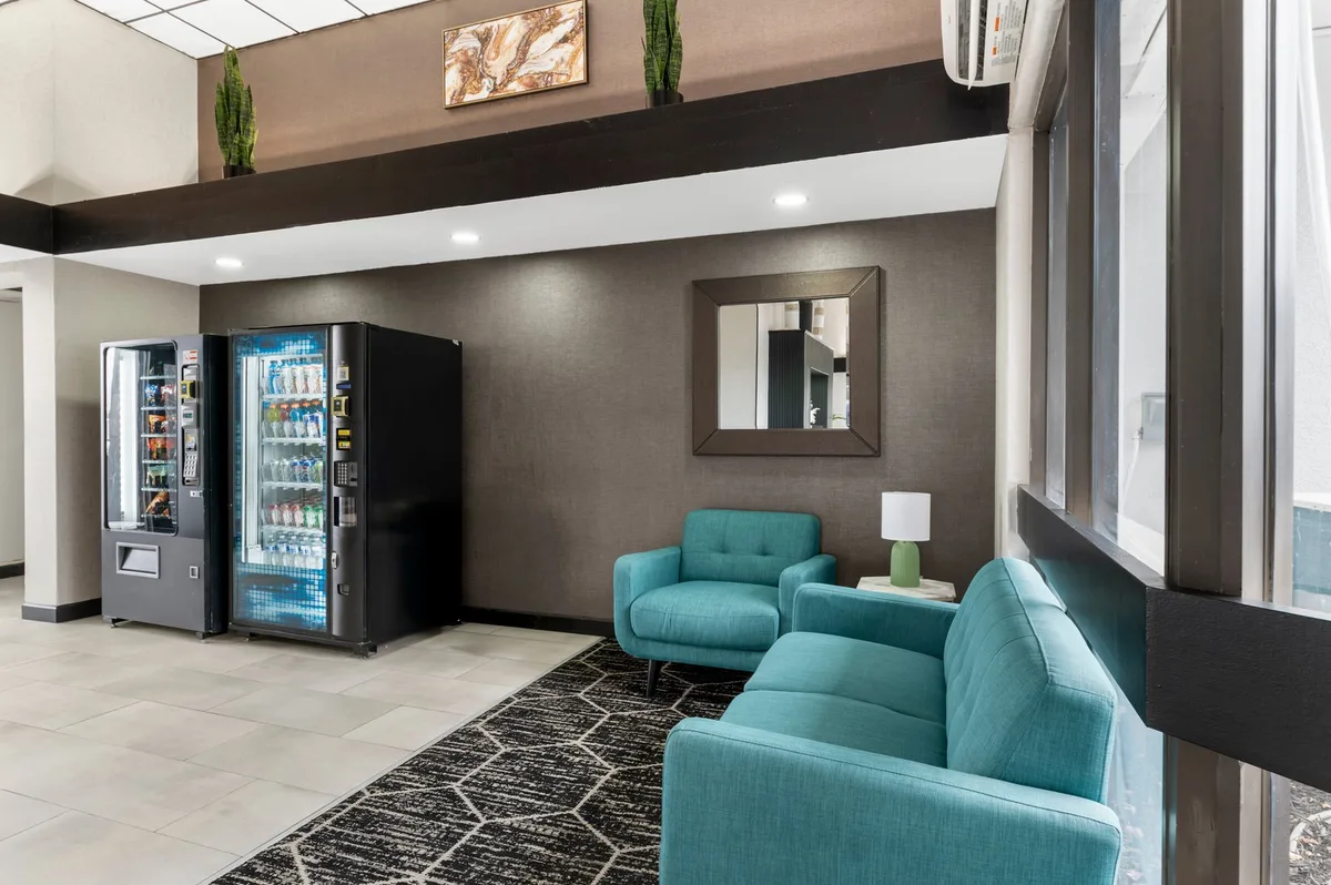 Red Lion Inn & Suites Kansas City — 3