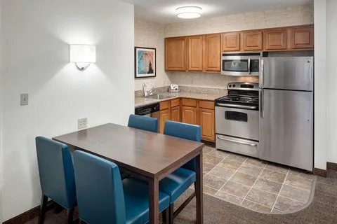 Residence Inn by Marriott Kansas City Country Club Plaza — 3