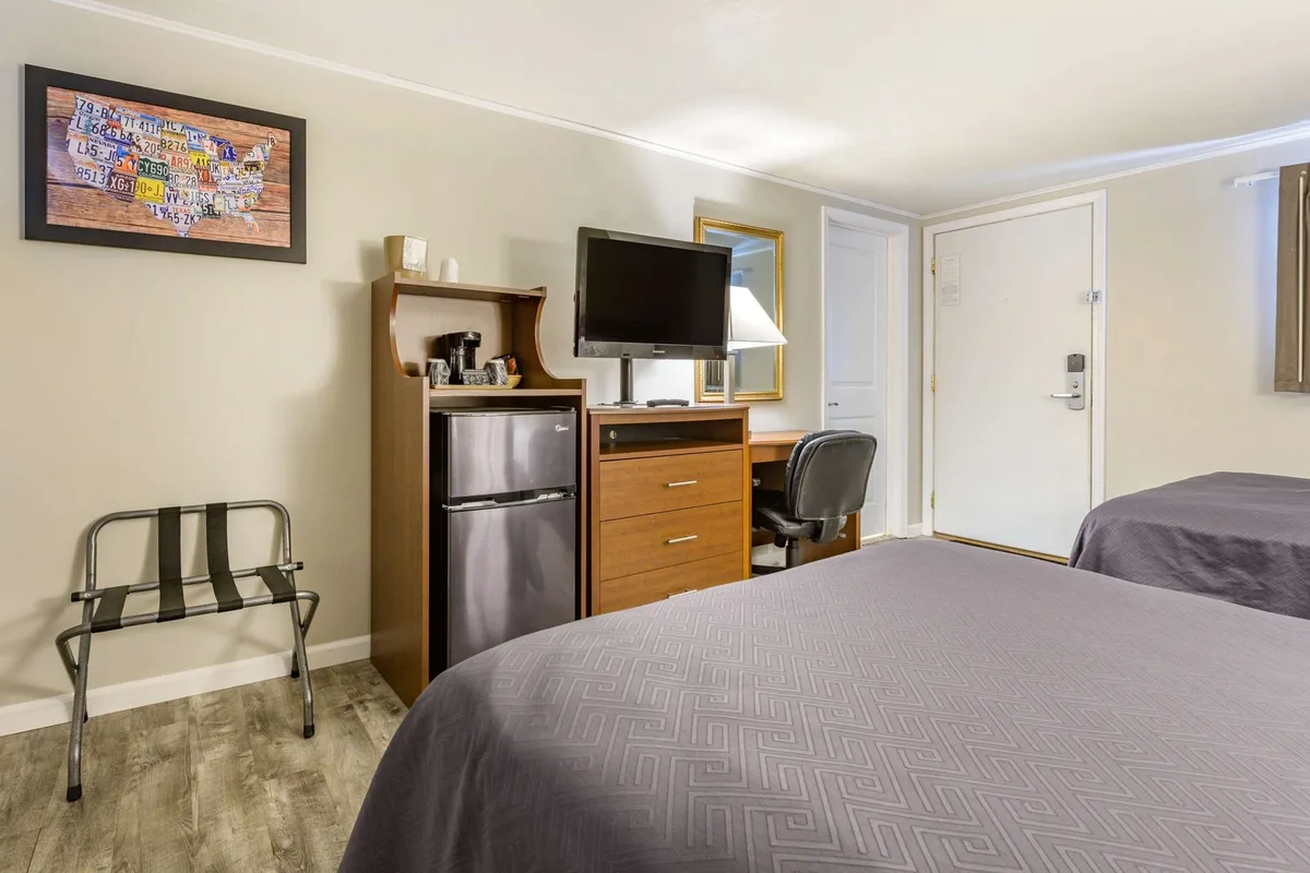 Econo Lodge Bellefonte I-99 — 3