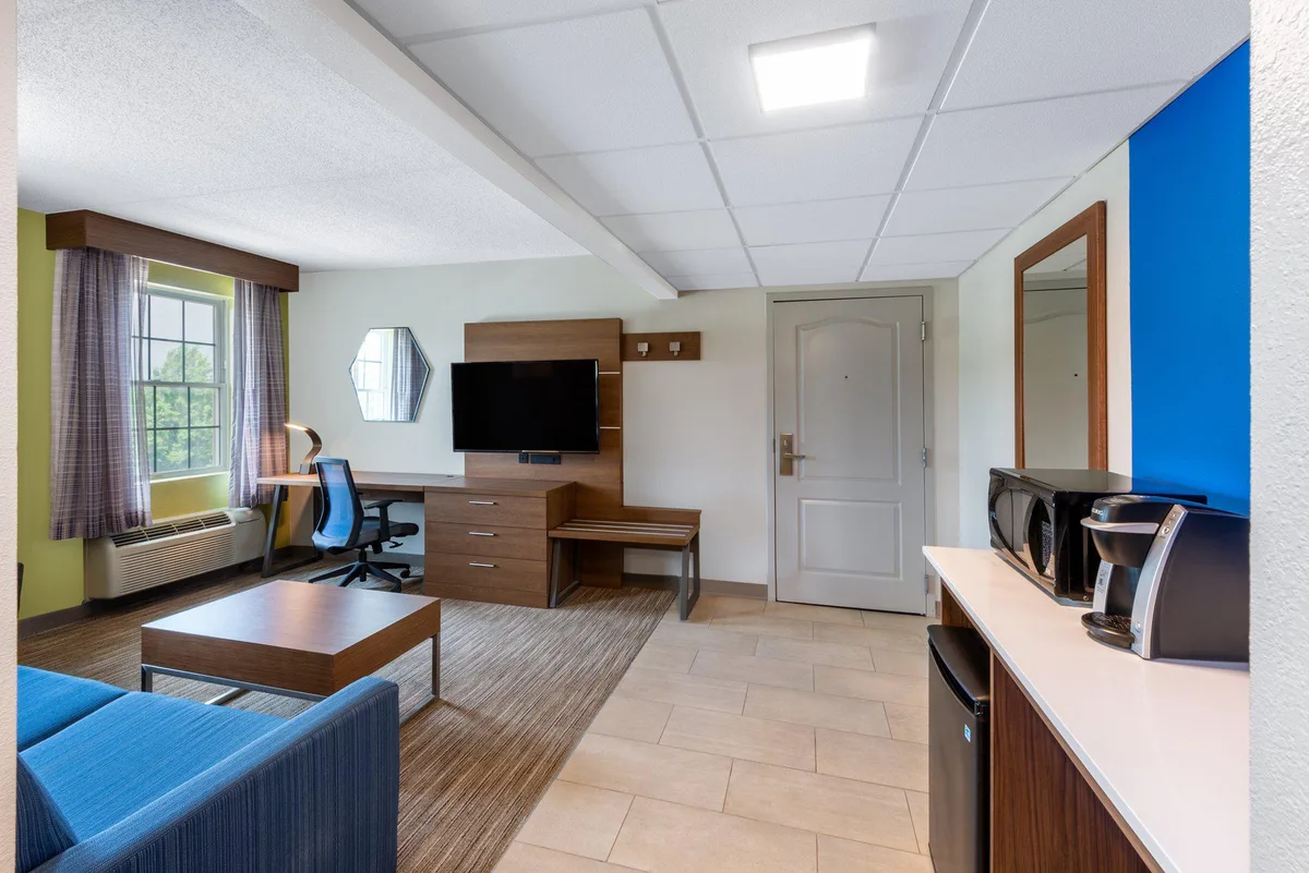 Holiday Inn Express State College @Williamsburg Square by IHG — 3