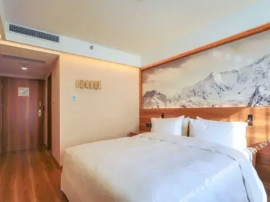 North Star Yayuncun Hotel