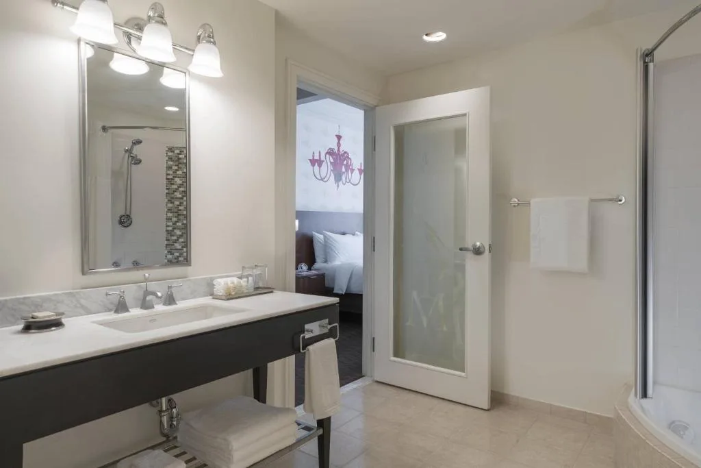 Renaissance New Orleans Pere Marquette French Quarter Area Hotel — 3