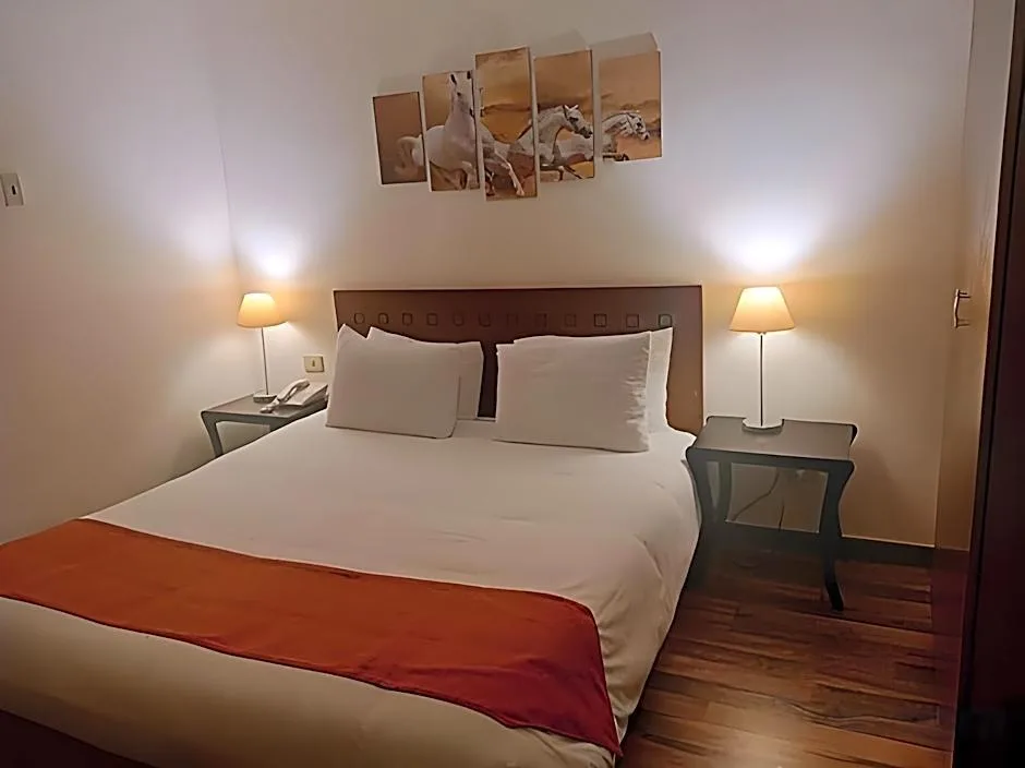 Golden Carven Hotel — 3