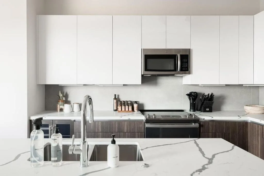 City Views! - Chic Jefferson Park Condo - Tesoro — 3