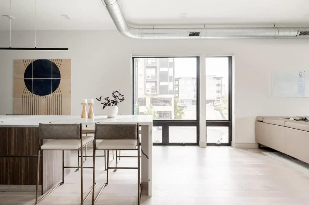Contemporary Condo - Grill - Balcony - Tesoro — 3