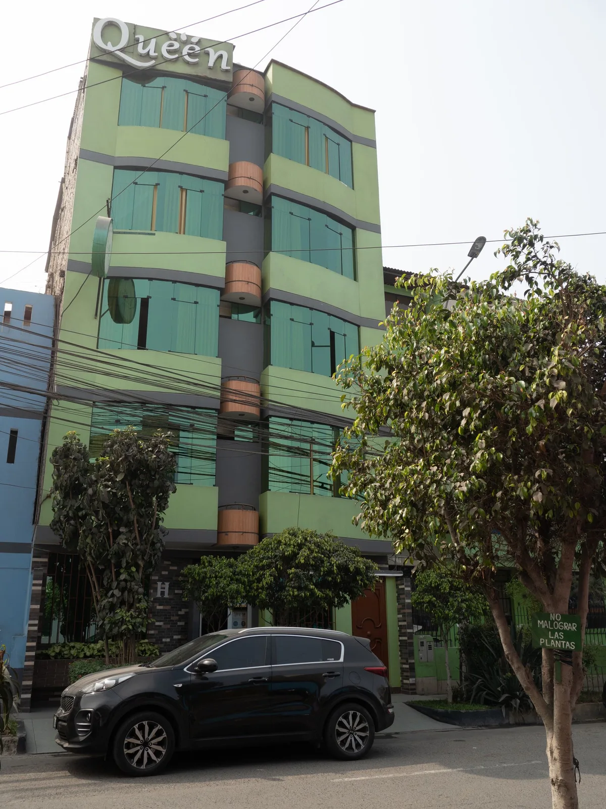 Hotel Queen — 3