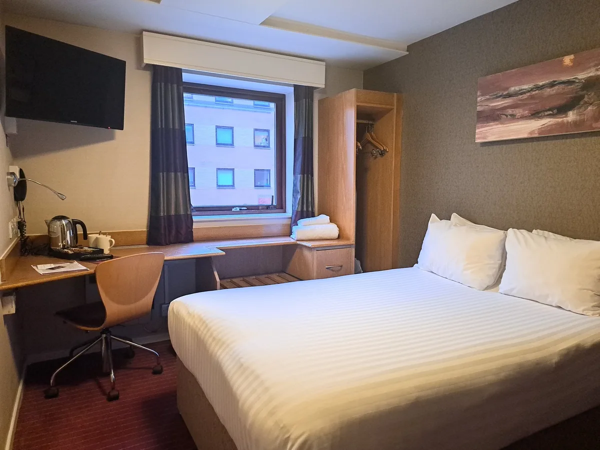 Pendulum Hotel — 2