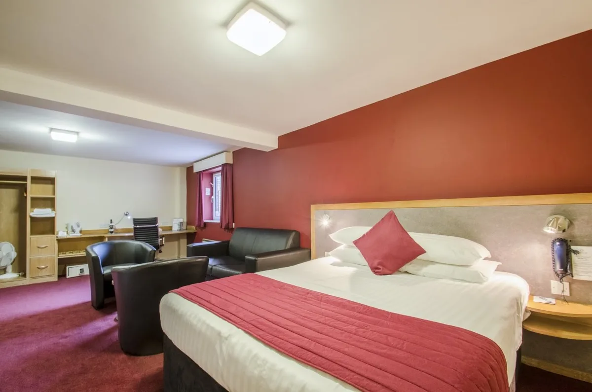 Pendulum Hotel — 3