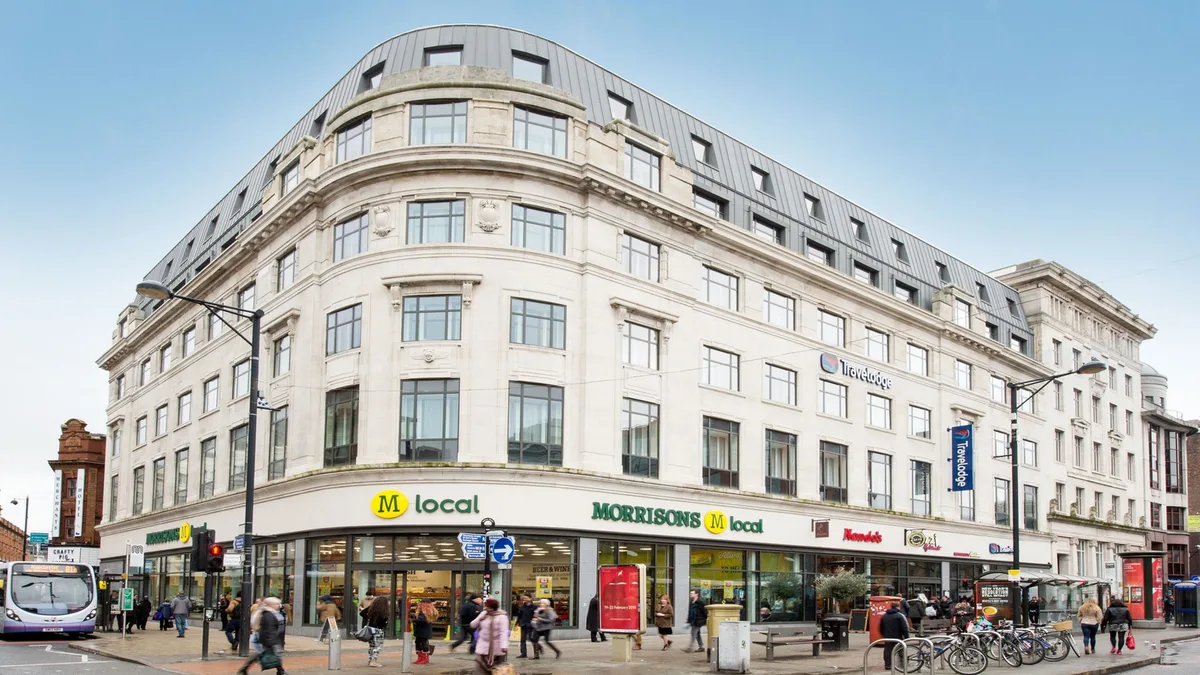 Travelodge Manchester Piccadilly — 2