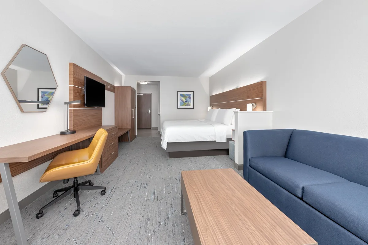 Holiday Inn Express & Suites Moore by IHG — 2