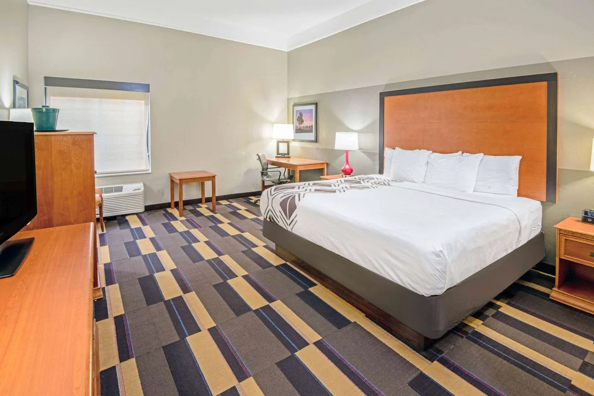 La Quinta Inn & Suites by Wyndham Oklahoma City - Moore — 3