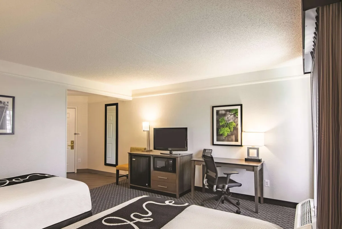 La Quinta Inn & Suites by Wyndham Oklahoma City Norman — 3