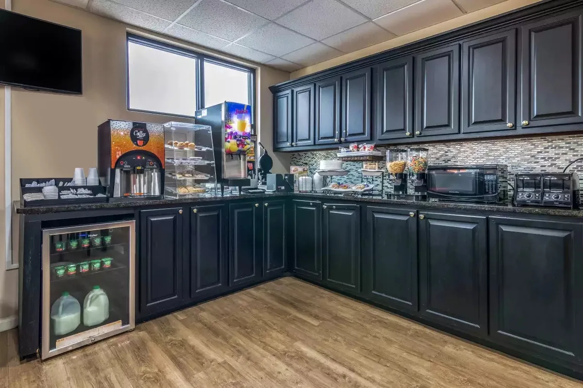 Americas Best Value Inn Opelika — 2