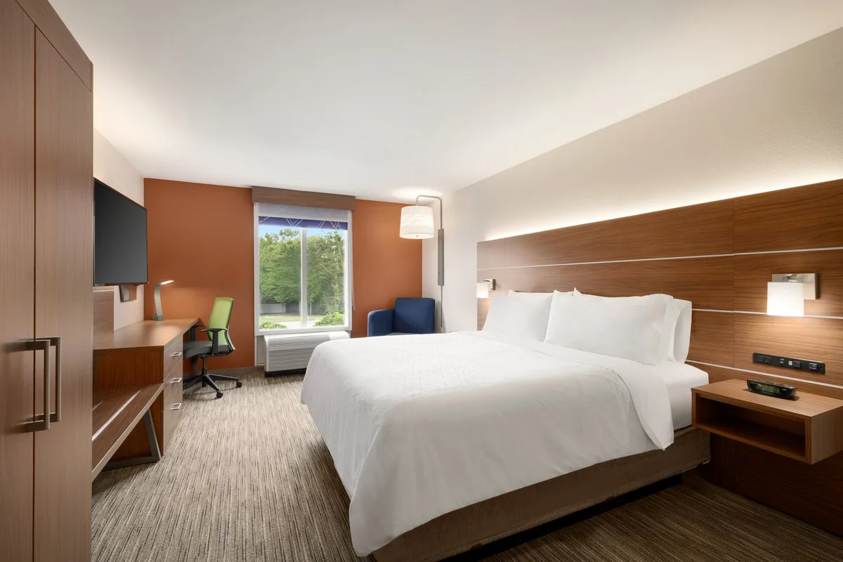 Holiday Inn Express & Suites Auburn - University Area, an IHG Hotel