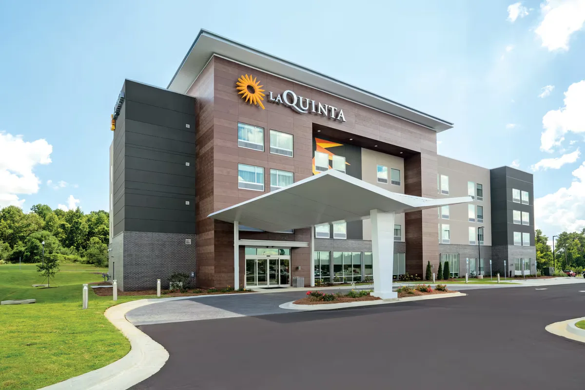 La Quinta Inn & Suites by Wyndham Opelika Auburn — 3