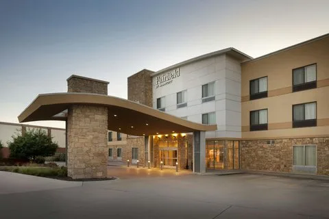Fairfield by Marriott Inn & Suites Lincoln Southeast — 3