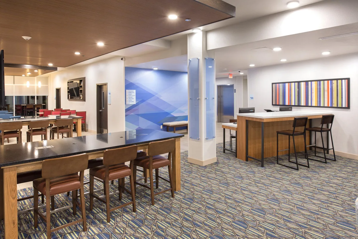 Holiday Inn Express & Suites Lincoln I - 80 by IHG — 3