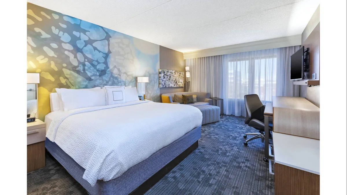 Courtyard by Marriott Secaucus Meadowlands — 3
