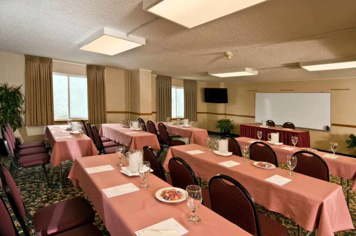 Meadowlands Plaza Hotel — 3