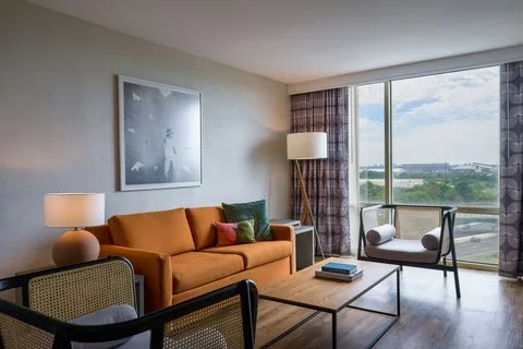 Renaissance Meadowlands Hotel — 2