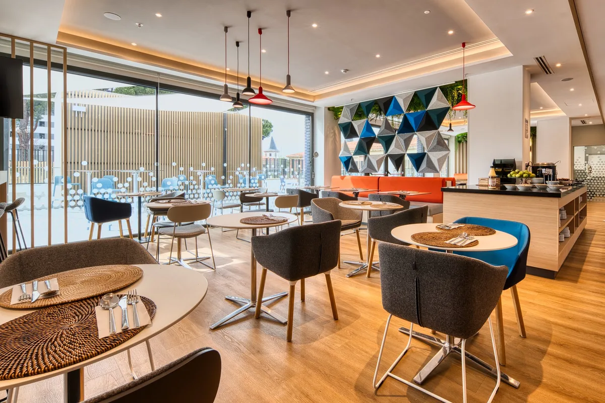 Holiday Inn Express Madrid - Airport by IHG — 3