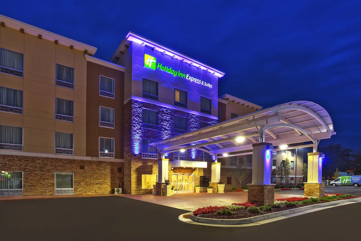 Holiday Inn Express & Suites Ann Arbor West by IHG — 2