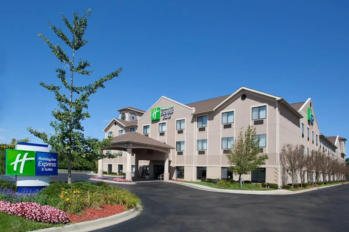 Holiday Inn Express & Suites Belleville (Airport Area) by IHG — 2