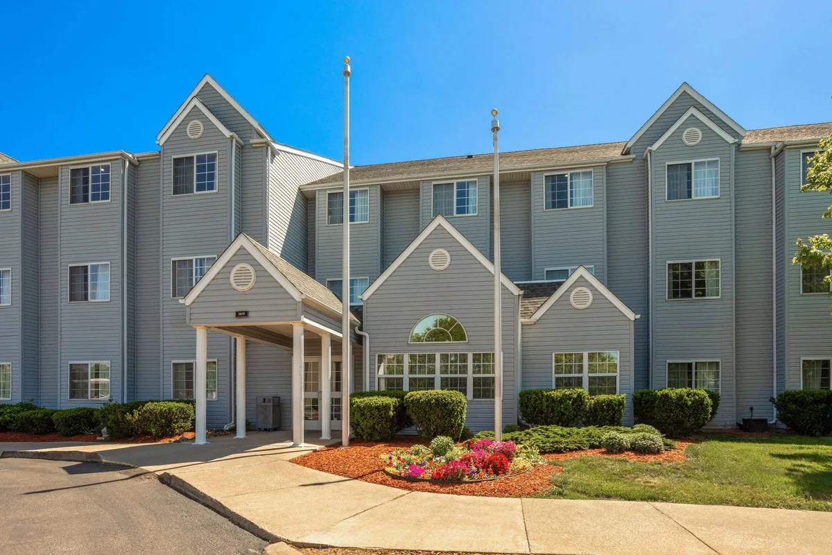 Microtel Inn & Suites by Wyndham Ann Arbor — 2