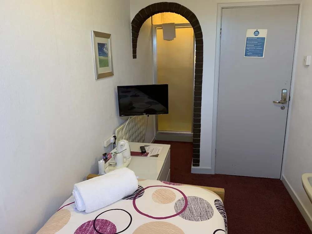 Austins Self Service Guest House — 2